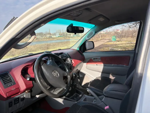 Toyota Hilux - фото 3