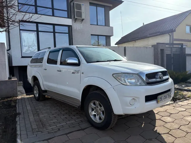 Toyota Hilux - фото 2