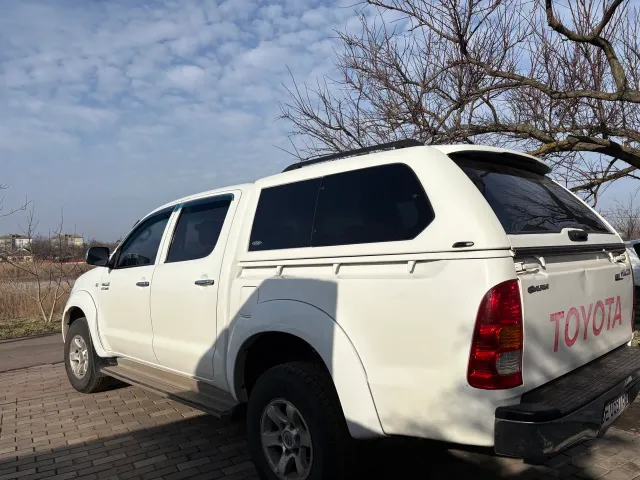 Toyota Hilux - фото 1