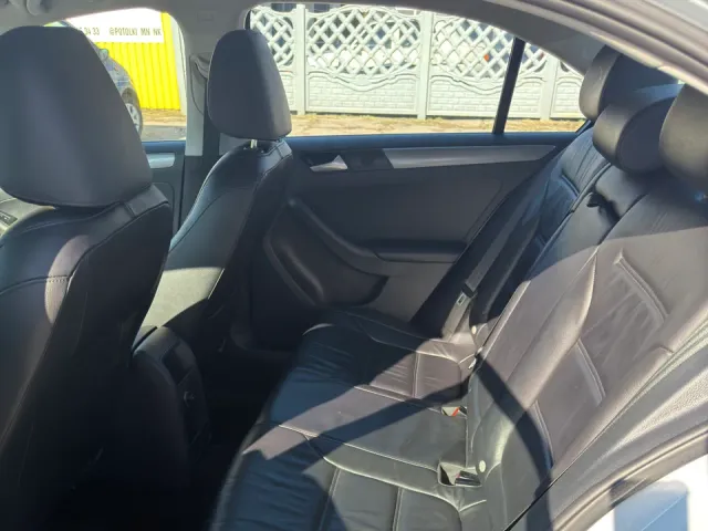 Volkswagen Jetta - фото 4