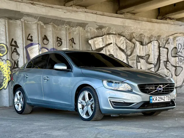 Volvo S60 - фото 2
