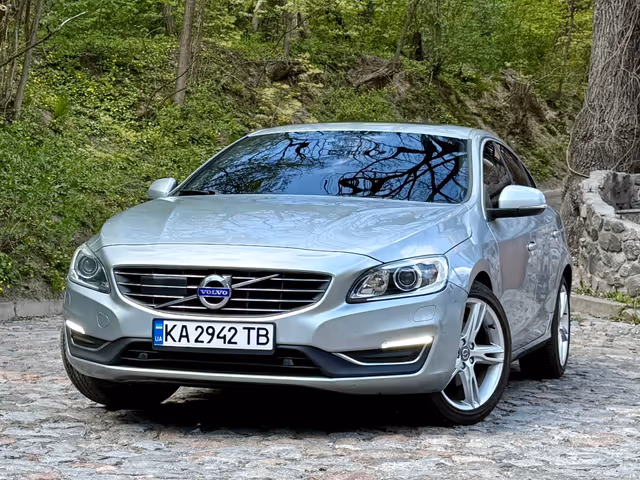 Volvo S60 - фото 1