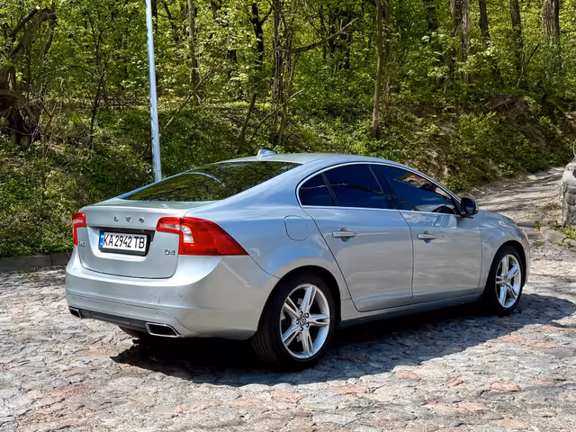 Volvo S60 - фото 3
