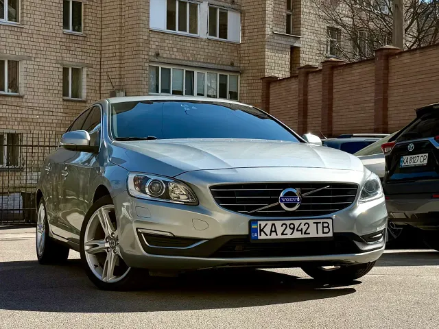 Volvo S60 - фото 1