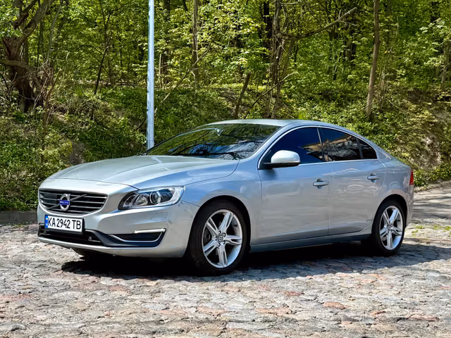 Volvo S60 - фото 2