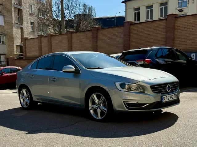 Volvo S60 - фото 2