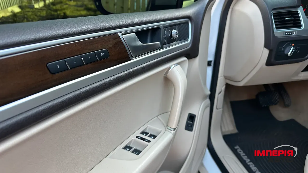 Volkswagen Touareg - фото 12
