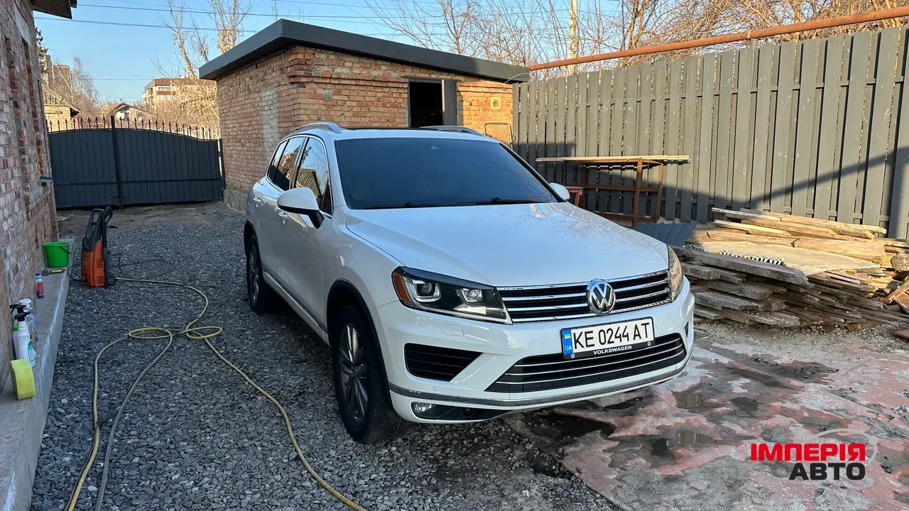 Volkswagen Touareg - фото 1