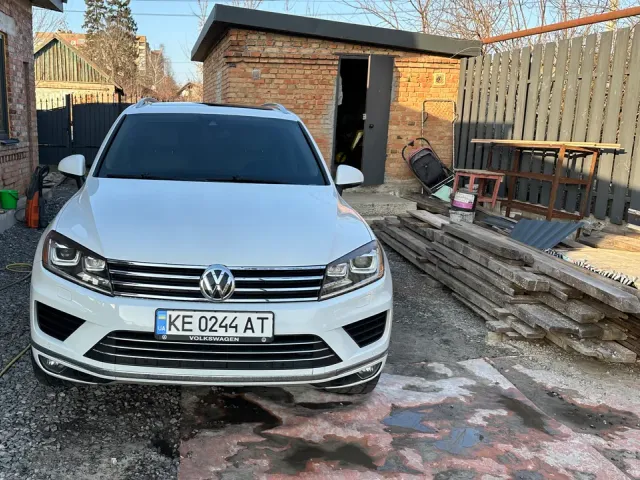 Volkswagen Touareg - фото 2