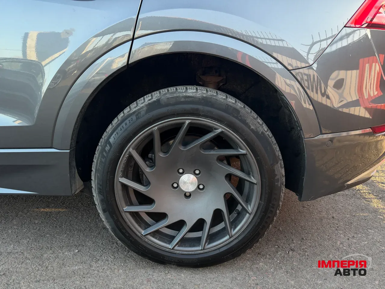 Audi Q8 - фото 12