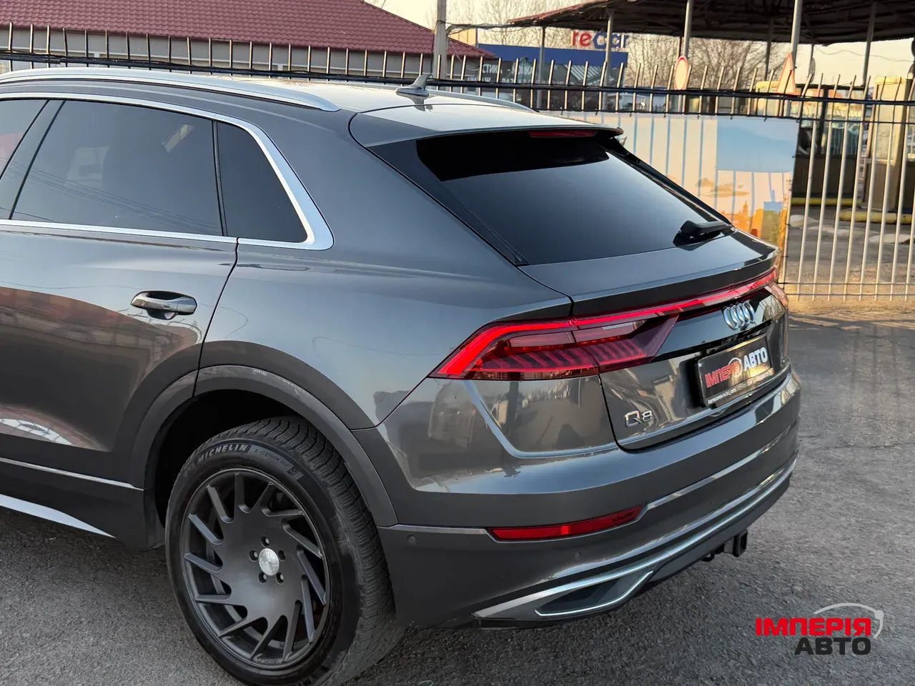 Audi Q8 - фото 11