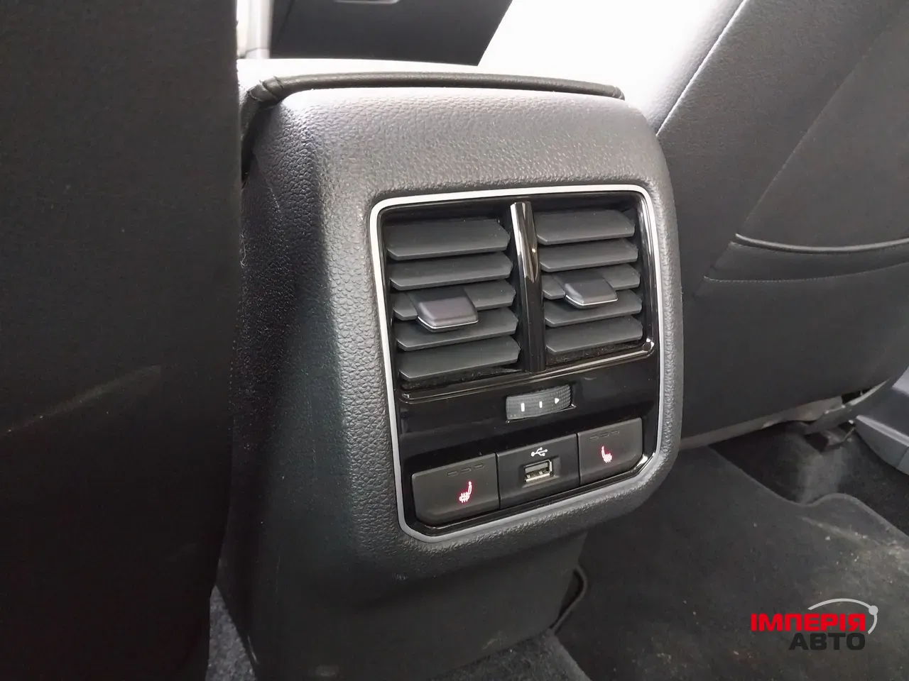 Volkswagen Passat - фото 16