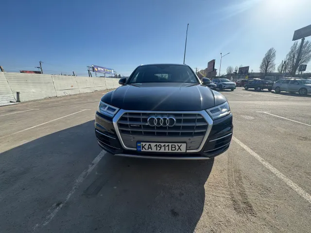 Audi Q5 - фото 1