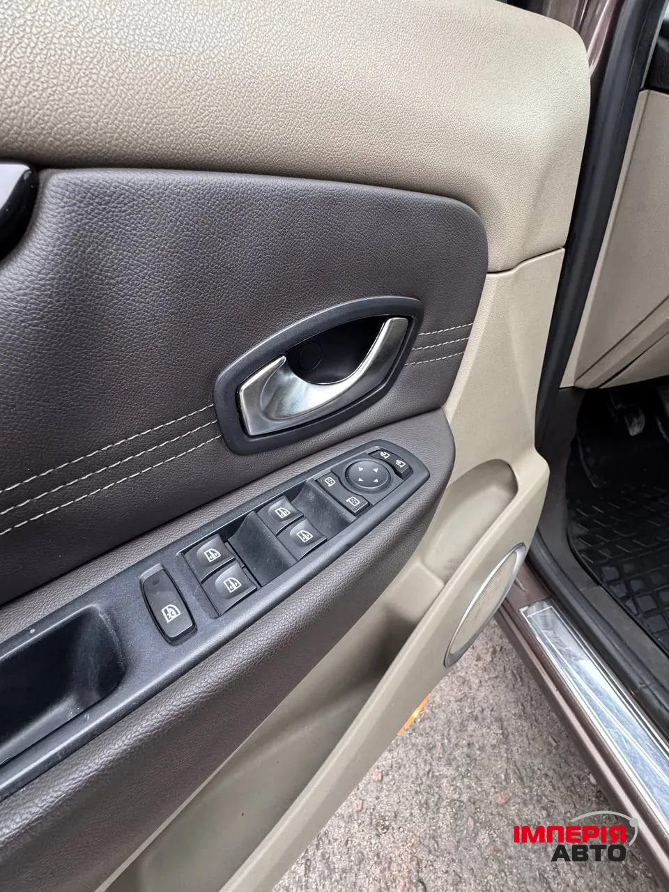 Renault Scenic - фото 10