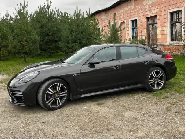 Porsche Panamera - фото 1