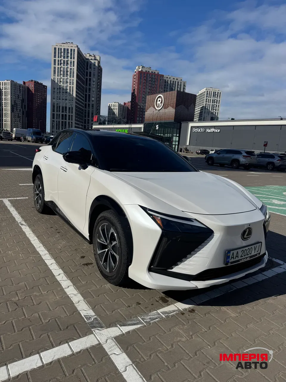 Lexus RZ - фото 1