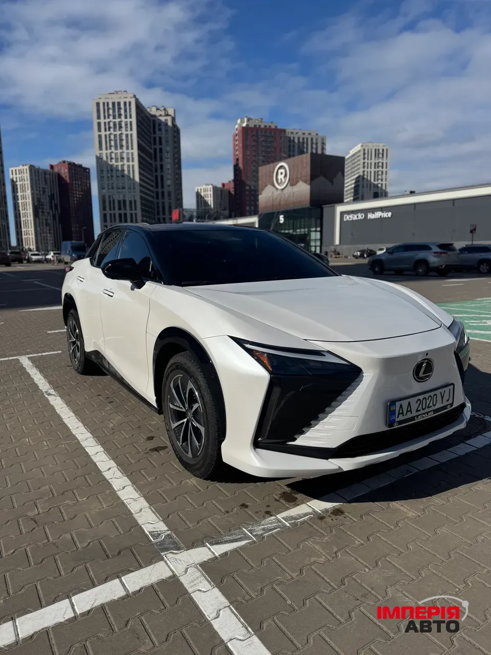 Lexus RZ - фото 3