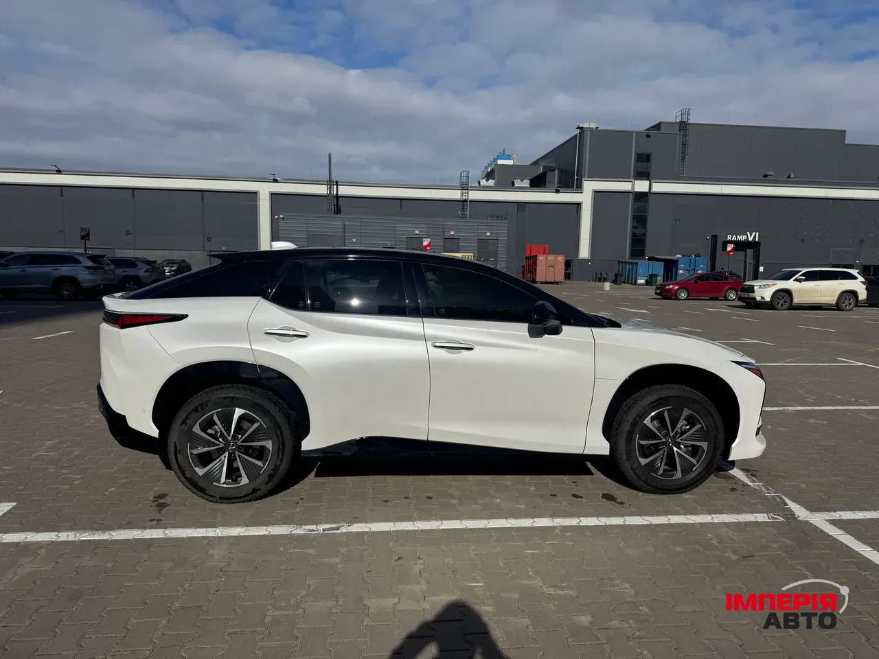 Lexus RZ - фото 10