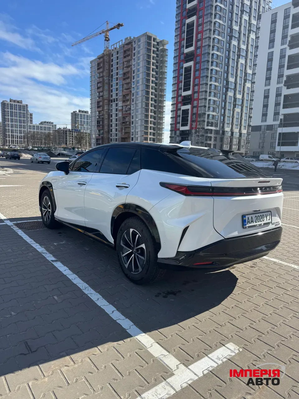 Lexus RZ - фото 7