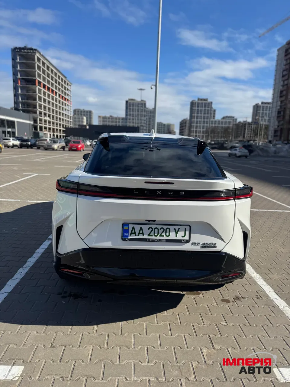 Lexus RZ - фото 8