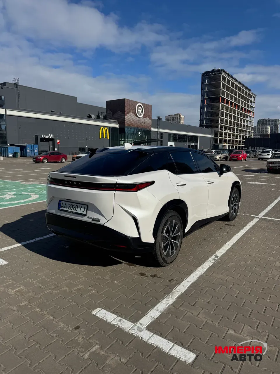 Lexus RZ - фото 9