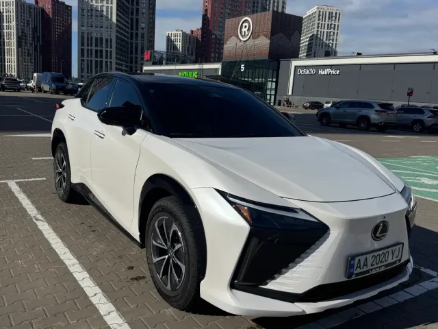 Lexus RZ - фото 2