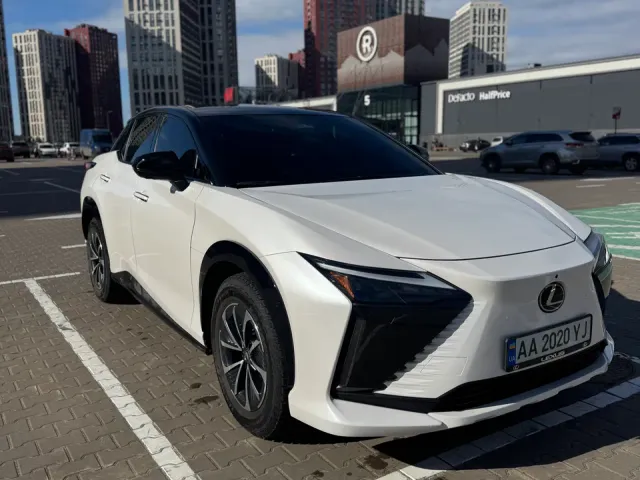 Lexus RZ - фото 3