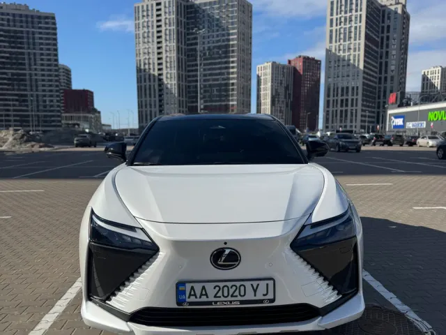 Lexus RZ - фото 4
