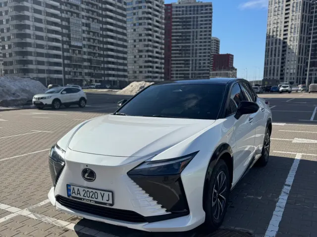 Lexus RZ - фото 5