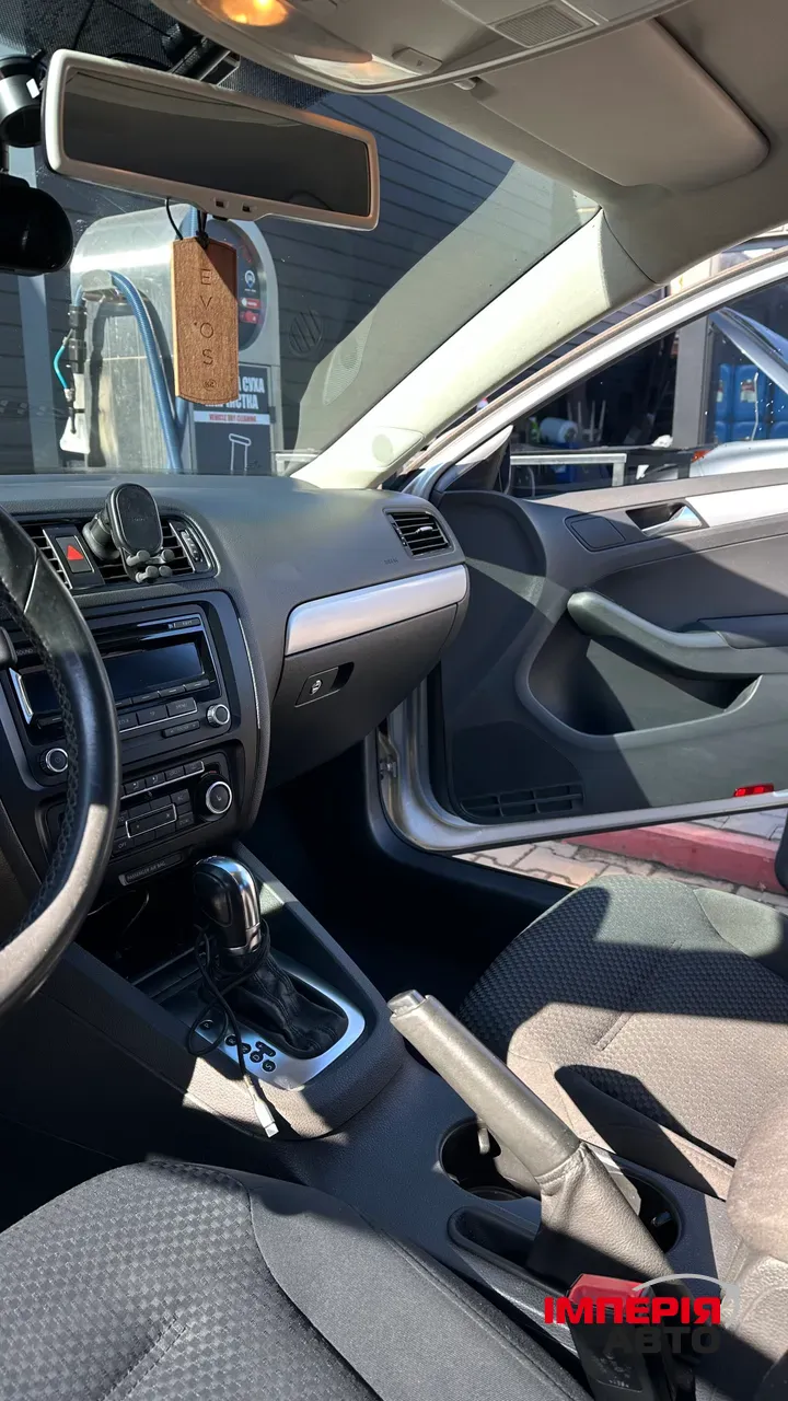 Volkswagen Jetta - фото 9