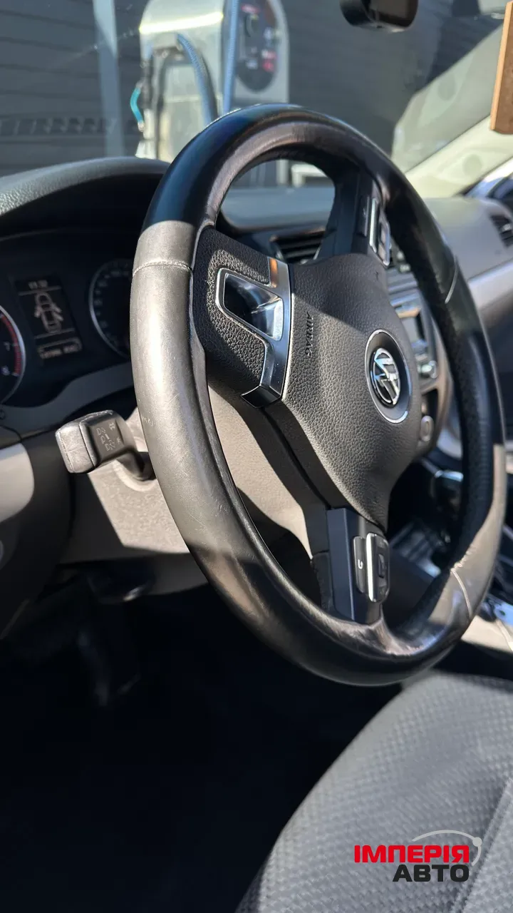 Volkswagen Jetta - фото 8