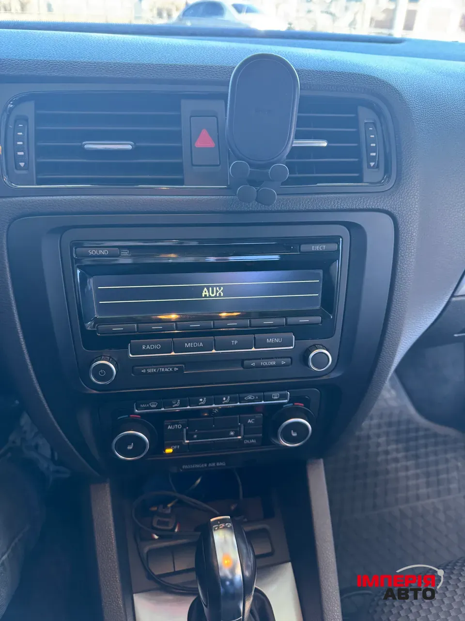 Volkswagen Jetta - фото 12