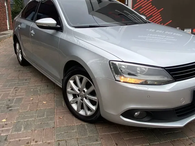 Volkswagen Jetta - фото 2