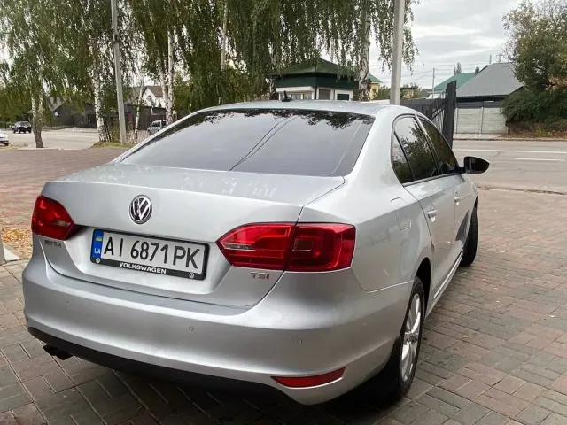 Volkswagen Jetta - фото 4
