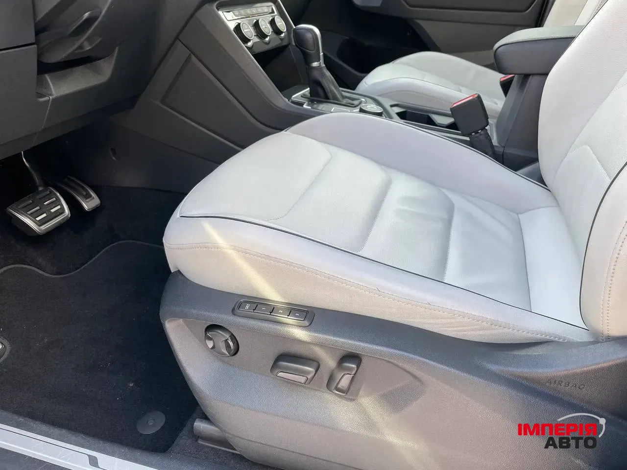 Volkswagen Tiguan - фото 4