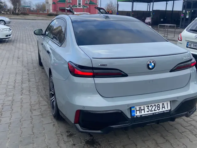 BMW 7 серії - фото 5