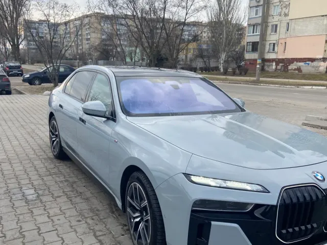 BMW 7 серії - фото 2
