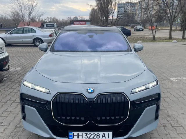 BMW 7 серії - фото 1