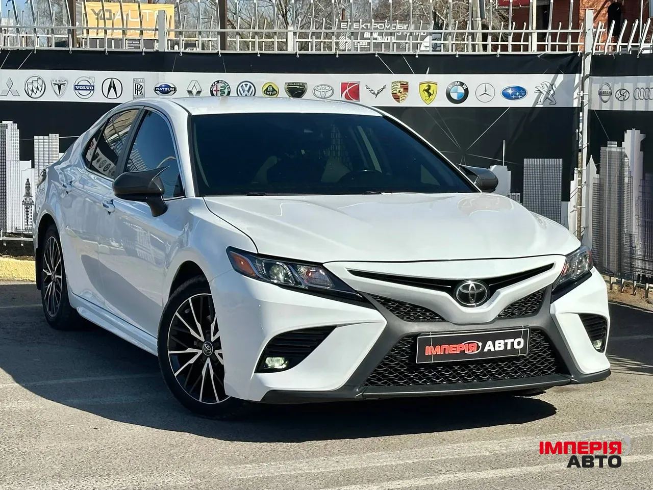 Toyota Camry - фото 3