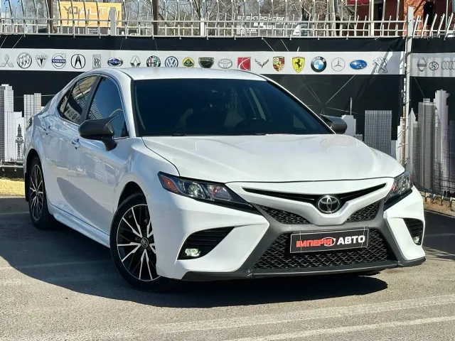 Toyota Camry - фото 3