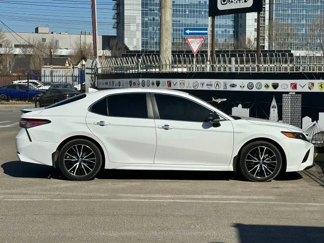 Toyota Camry - фото 5