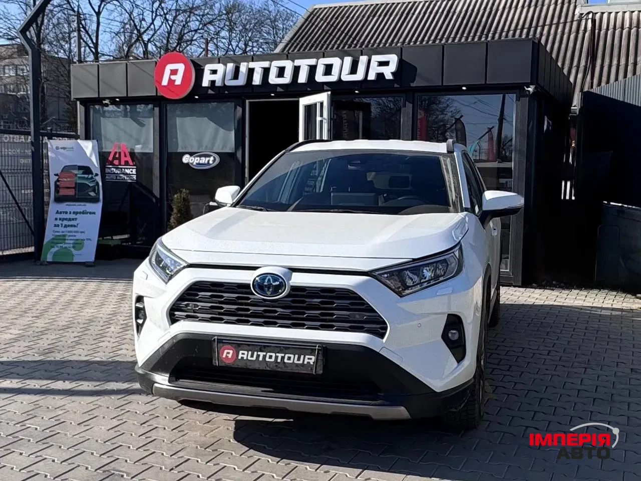 Toyota RAV4 - фото 1