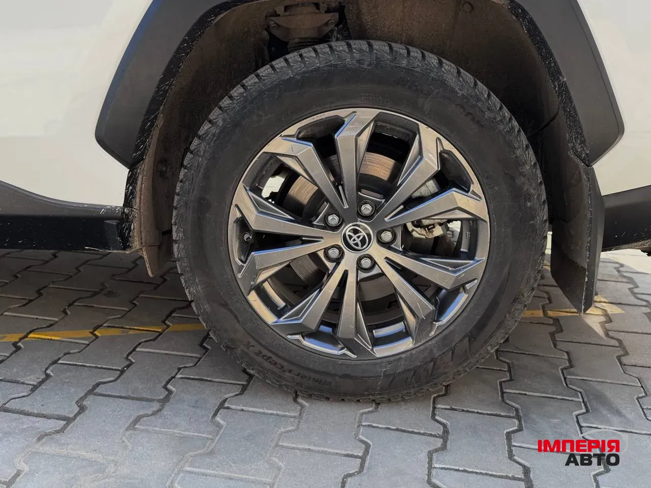 Toyota RAV4 - фото 4