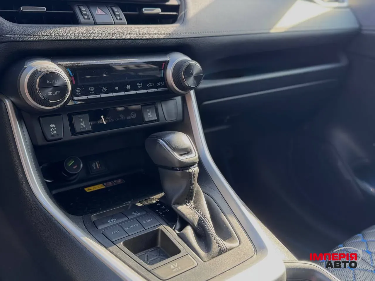 Toyota RAV4 - фото 9