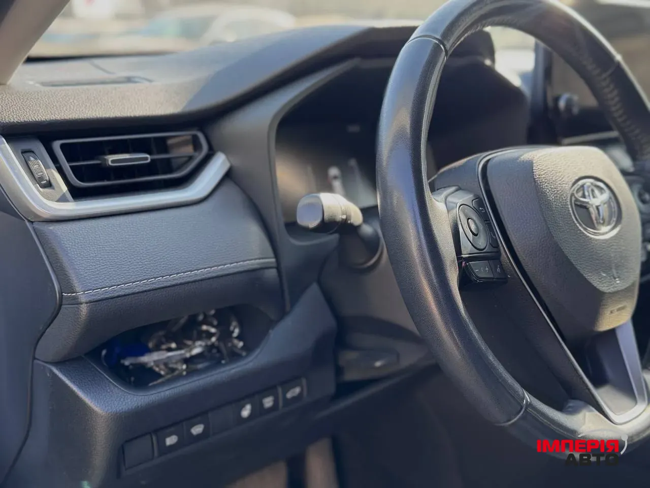 Toyota RAV4 - фото 6