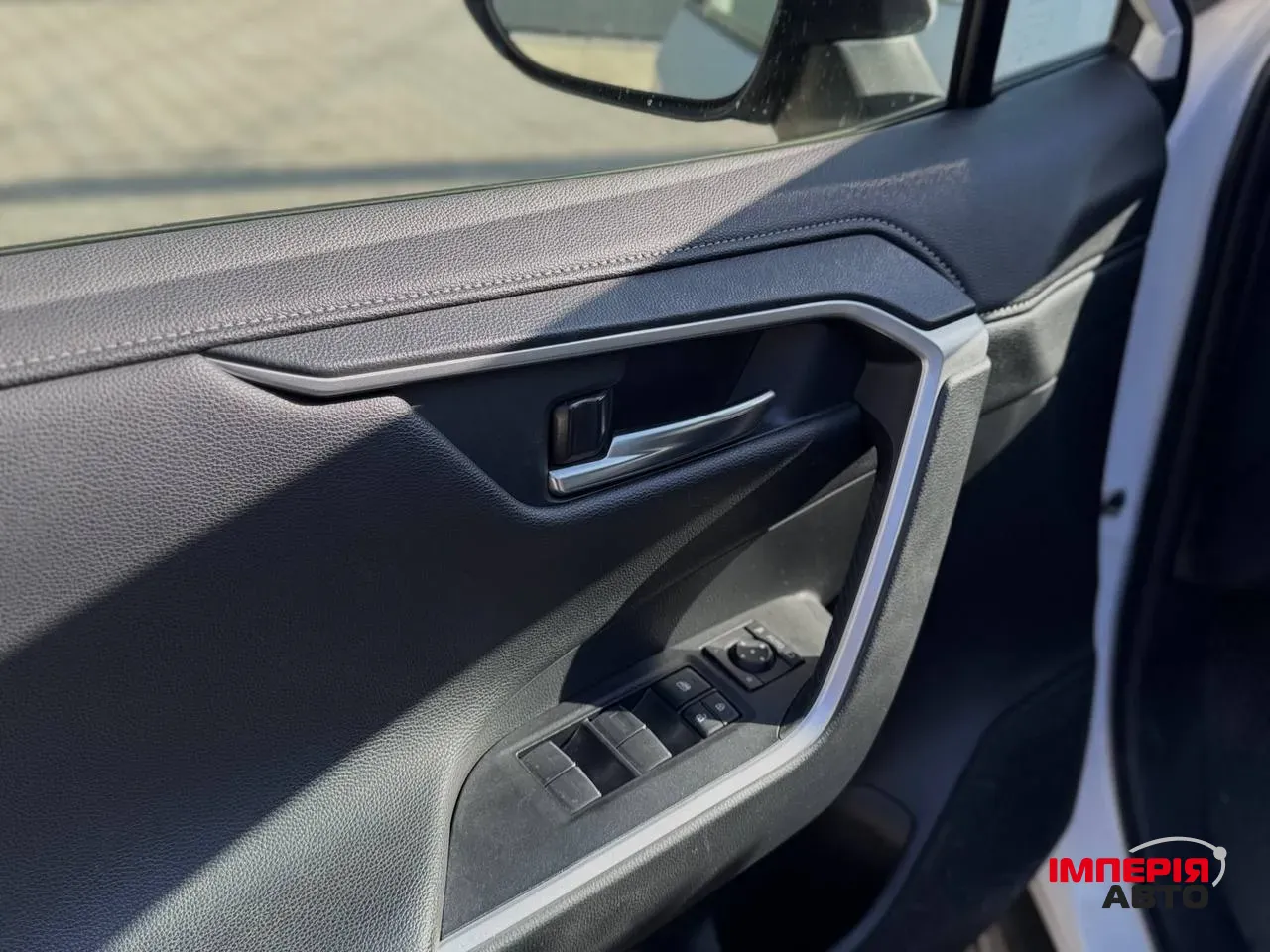 Toyota RAV4 - фото 5