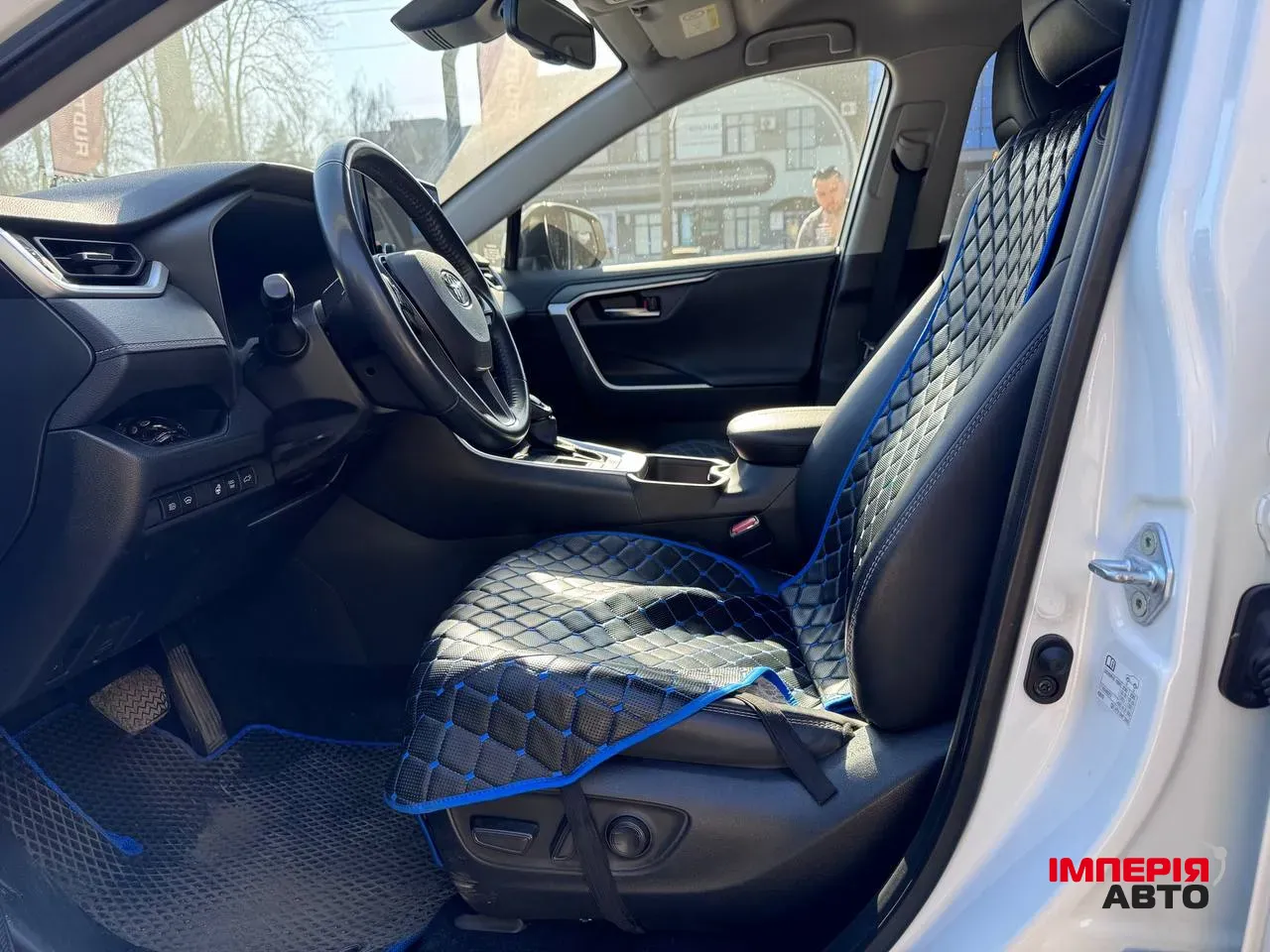 Toyota RAV4 - фото 10