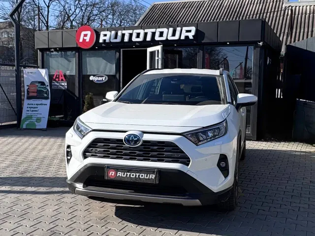 Toyota RAV4 - фото 1