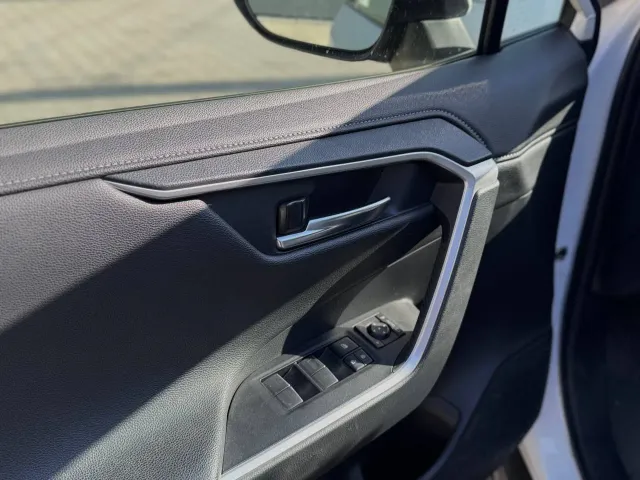 Toyota RAV4 - фото 5