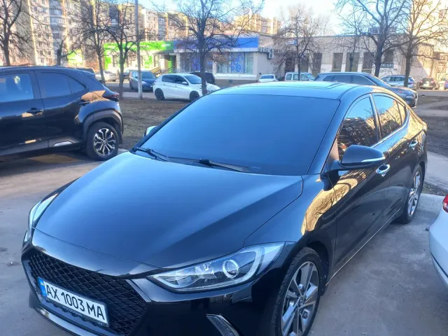 Hyundai Elantra - фото 1